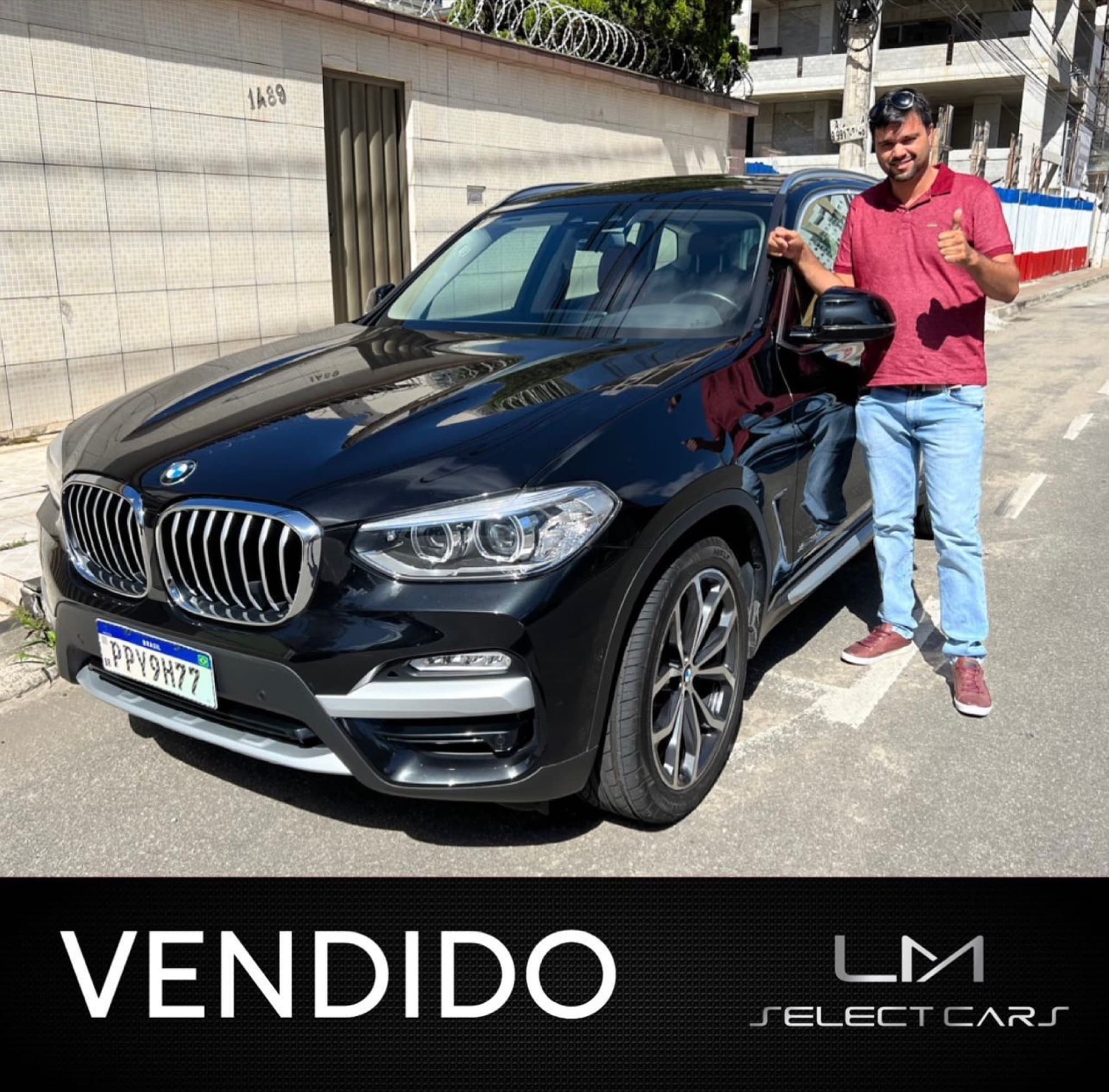 Cliente com BMW X3 preta