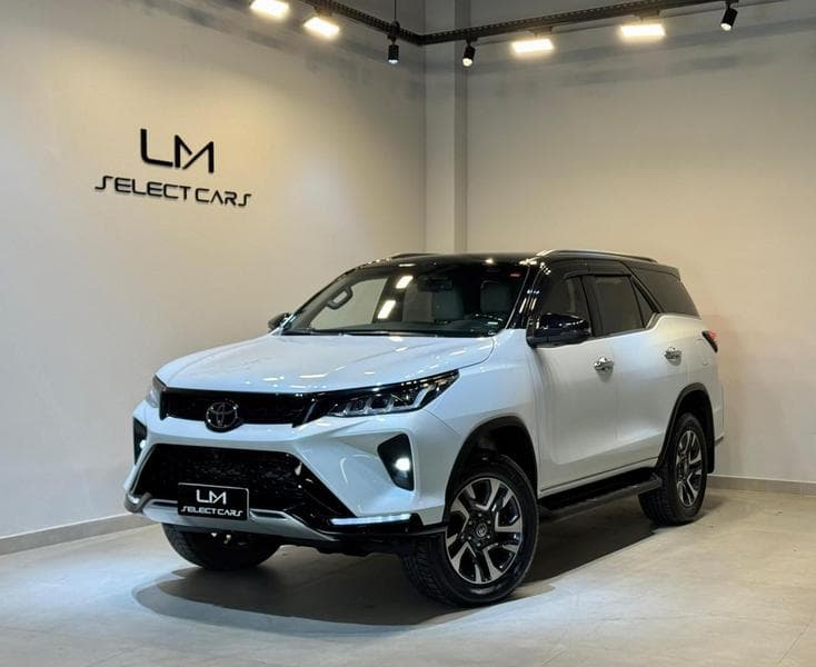 Toyota Hilux SW4 Diamond 2024/2024 — foto de estúdio LM