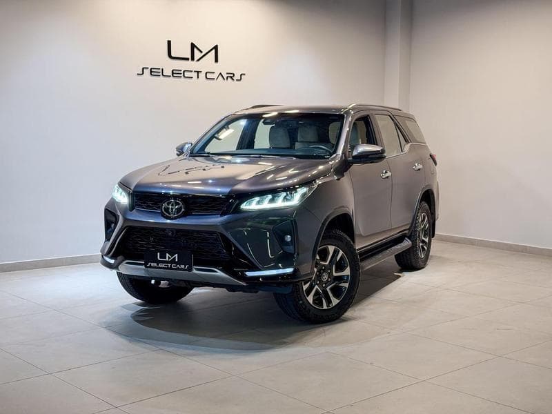 Toyota Hilux SW4 Diamond 2024/2024 — foto de estúdio LM