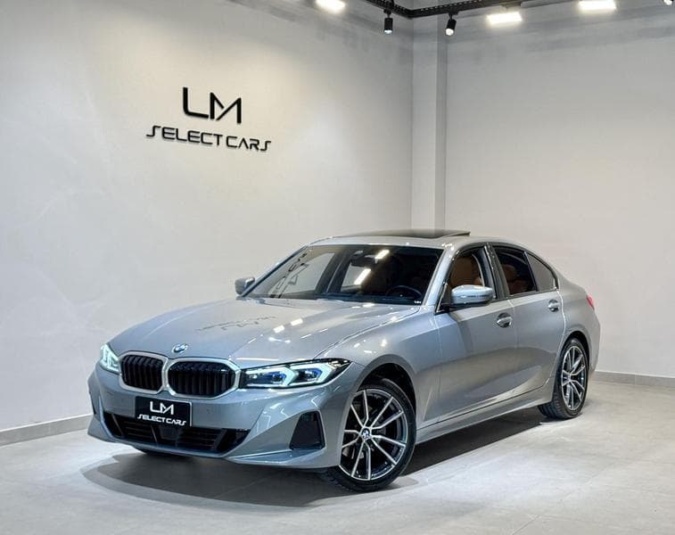 BMW 320i 2024/2024 — foto de estúdio LM